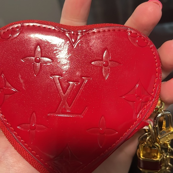 EUC Louis Vuitton Vernis Heart Coin Wallet - Picture 7 of 16